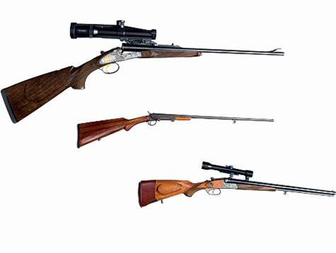 «Когда держишь в руках оружие, это моментально делает тебя отличным от других». Фото: Антон Журавков.