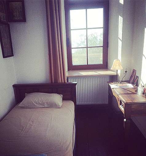 Nikolaibaskov: «Моя келья на эти дни!!! Гора Афон!!!». Фото: Instagram.com/nikolaibaskov.