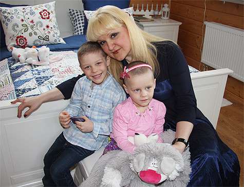 Маргарита Суханкина с детьми. Фото: материалы пресс-служб.