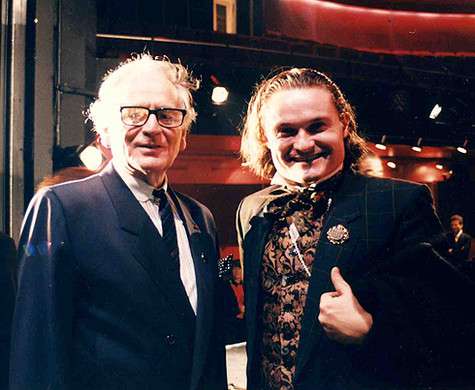 Во Франции, где Александр Александрович прожил более четверти века, он стал совершенствовать свои знания в направлении истории моды, а более близкое знакомство с этой страной подарило ему и общение с мастерами модной индустрии, например, Пьером Карденом. 