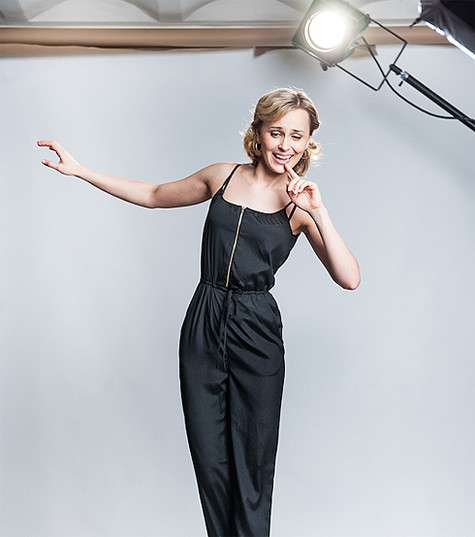 «Самыми ценными я считаю сережки, потому что они подарены папой, и кольцо, преподнесенное женихом». Фото: www.bystrova.ru.