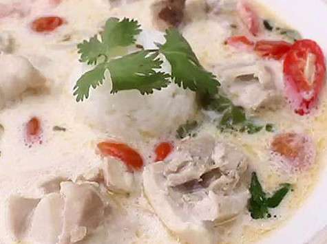 Кокосовый суп с курицей. Фото: материалы пресс-служб.