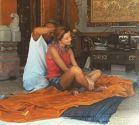 На Бали телеведущая улетела только с дочерью, оставив своих мужчин мерзнуть в Москве. Borodylia: «Почистила энергетику, у местного шамана по имени Циркус». Фото: Instagram.com.