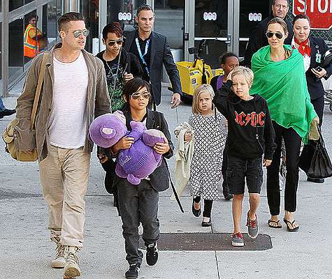 «Иногда я провожу день в отеле. Смотрю телевизор, читаю газету. Кайф! Но уже на следующий день начинаю скучать по семье». Фото: All Over Press.