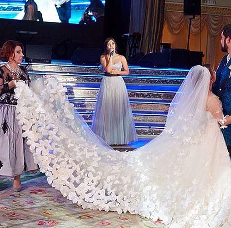 Та самая фата, о которой так много говорили и которая обошлась Сябитовой в 150 тысяч рублей. Фото: Facebook.com/syabitova.