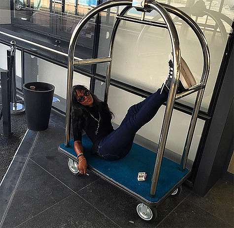 Наоми Кэмпбелл, приговоренная к условному тюремному сроку, не скрывает, где и как его проводит. Фото: Instagram.com/iamnaomicampbell.