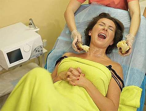 Жанна Бадоева призналась, что не стала бы повторно делать массаж улитками-ахатинами. Фото: материалы пресс-служб.