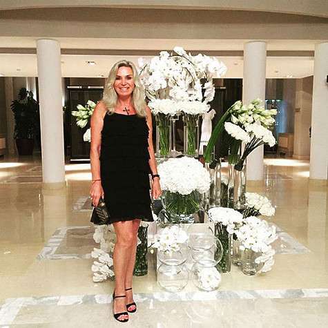 Супруга Валентина Юдашкина в холле отеля. Именно Юдашкин сшил Татьяне Навке свадебный наряд. Фото: социальные сети Супруга Валентина Юдашкина в холле отеля. Именно Юдашкин сшил Татьяне Навке свадебный наряд. Фото: социальные сети