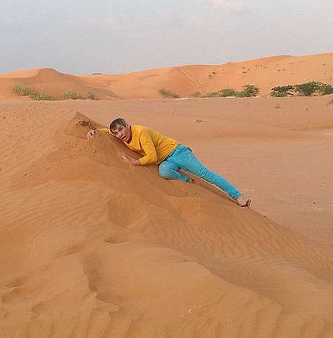 Не все поклонники поняли шутку Алибасова. Многие поверили, что он действительно выбирался из песков целые сутки. Фото: Instagram.com/bari_alibasov.