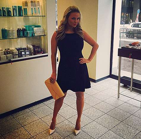 ann_semenovich: «К дню рождения подруги готова». Фото: Instagram.com. ann_semenovich: «К дню рождения подруги готова». Фото: Instagram.com.