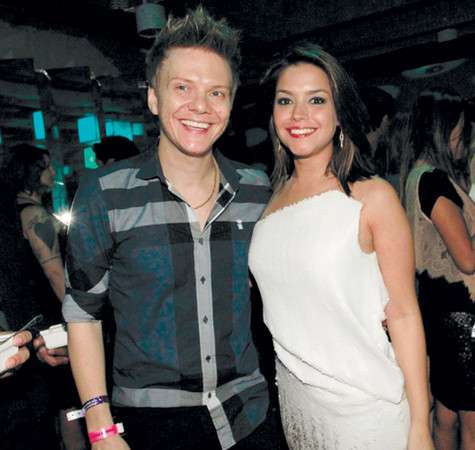 Несмотря на то что Тело всячески открещивается от серьезных отношений, в одной из популярных бразильских программ он проговорился, что встречается с актрисой Таис Ферсоза. При этом певец добавил, что при каждой удобной минуте несется к подруге на всех пар