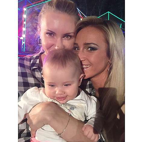 Ольга Бузова мечтает о детях, но предпочитает не обсуждать эту тему прилюдно. С одной из участниц реалити-шоу «Дом-2» Элиной Камирен. Фото: Instagram.com/buzova86.