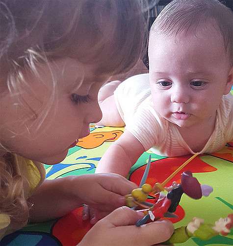 Вика Макарская рассказала подписчикам, что ее сын становится блондином. Фото: Instagram.com/makarskie.