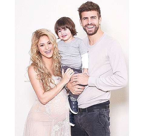 Шакира и Жерар Пике с сыном Миланом. Фото: Instagram.com/Shakira.