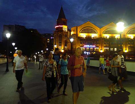 Некоторые районы города лично мне напоминали Европу – Швейцарию или Германию, например. Некоторые районы города лично мне напоминали Европу – Швейцарию или Германию, например.