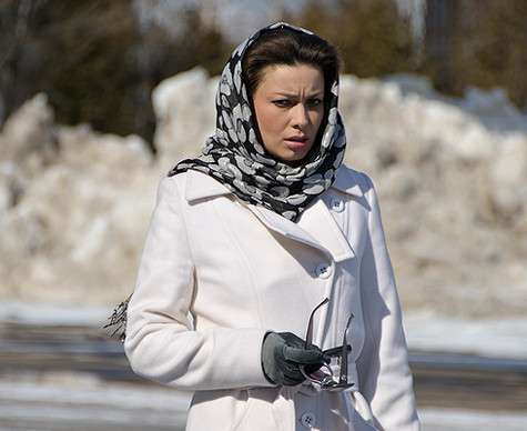 Мүйізді аққұба жігітке көлік жүргізіп келе жатқанда қызу минет жасайды Отбасылық секс видео