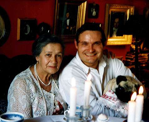 Тонкий вкус маэстро унаследовал от своей мамы, актрисы Татьяны Васильевой, приобщившей его к миру искусства и привившей сыну чувство прекрасного. Фото: личный архив Александра Васильева.