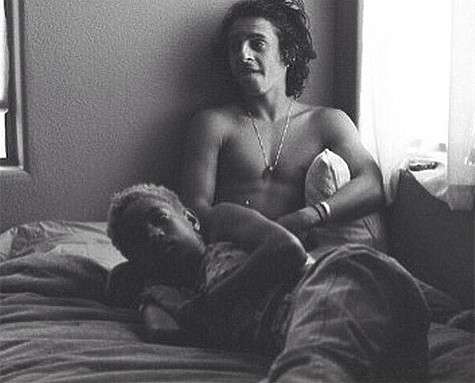 Снимок, на котором Уиллоу Смит позирует рядом с актером Мойзесом Ариасом, вызвала волну критики. Фото: Instagram.com.