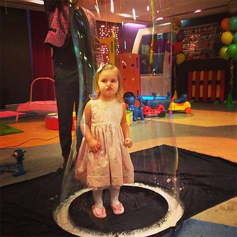 Дочери Кристины Орбакайте исполнилось два года. Маленькая Клавдия в мыльном пузыре. Фото: Instagram.com.
