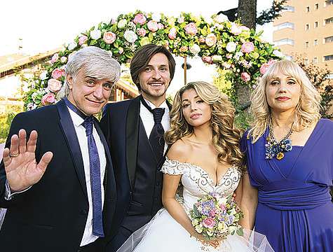 Родители Виктории, Тамара и Андрей, сделали молодоженам поистине королевский подарок и при этом весьма практичный. Теперь у молодоженов есть квартира в Филях, а для молодой семьи это просто предел мечтаний.