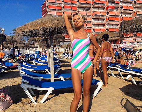 Дана Борисова позирует в новом купальнике. Фото: Instagram.com/danaborisovatv.
