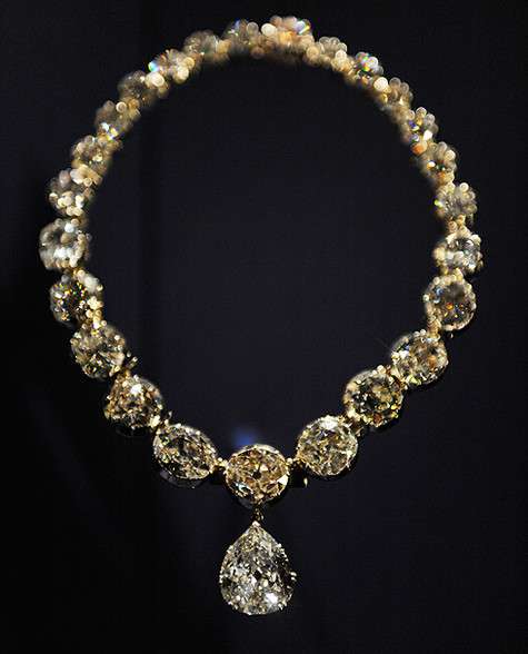 Драгоценное колье Елизаветы II с церемонии коронации. Фото: Camera Press/Fotodom.ru.