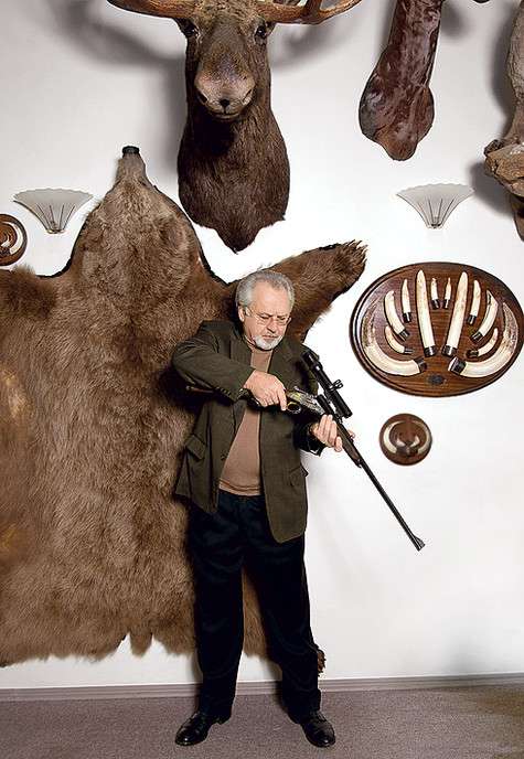 «Минимум раз в три месяца оружие надо осматривать, чистить и смазывать. Естественно, делаю это только я сам». Фото: Владимир Чистяков.