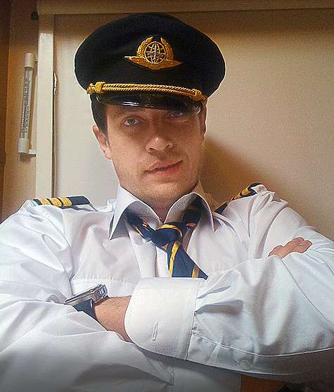 В кино Сафонову удаются образы не только героев-любовников. «Пилот международных авиалиний». Фото: личный архив Кирилла Сафонова.