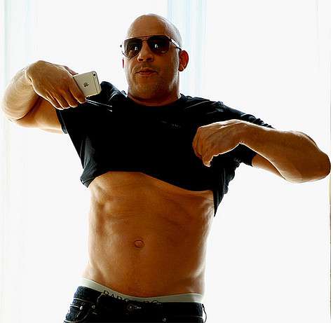 Вин Дизель продемонстрировал пользователям соцсети свой идеальный пресс. Фото: Instagram.com/vindiesel.