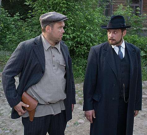 «Мой герой — профи царского сыска, а тут пришла идеологически неприемлемая для него советская власть, которая призывает его на помощь», — рассказывает Александр Домогаров. Фото: материалы пресс-служб. «Мой герой — профи царского сыска, а тут пришла идеологически неприемлемая для него советская власть, которая призывает его на помощь», — рассказывает Александр Домогаров. Фото: материалы пресс-служб.