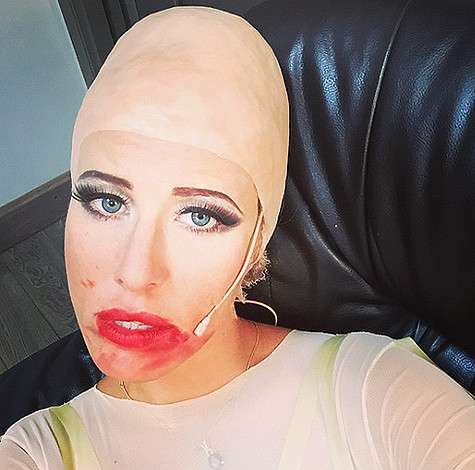 Около полугода назад Собчак опубликовала эту фотографию. Тогда не многие знали о спектакле “Женитьба” и были шокированы видом Ксюши. Фото: Instagram.com/xenia_sobchak.