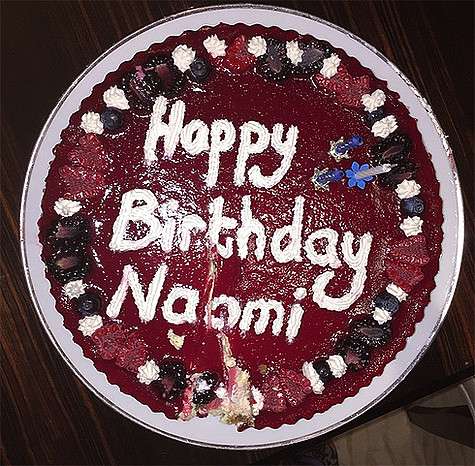 Торт для именинницы Наоми Кэмпбелл. Фото: Instagram.com/iamnaomicampbell.
