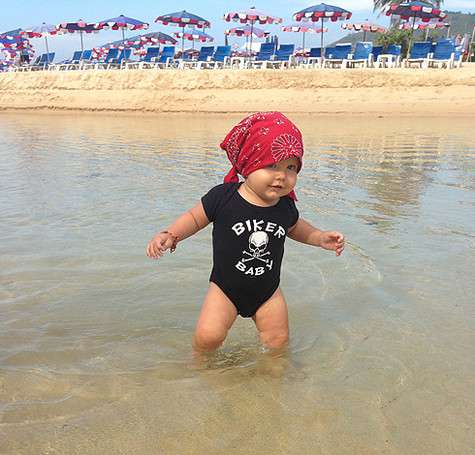 Таиланде мы стараемся обходиться без лекарств. Если матум снимает кашель, то морская вода моментально убивает любой насморк. Поэтому поездки на море в нашей семье – обязательны!