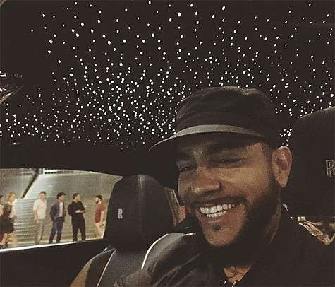 Даже звездное небо в автомобиле не помогает Тимати в поисках второй половинки. Фото: Instagram.com/timatiofficial.
