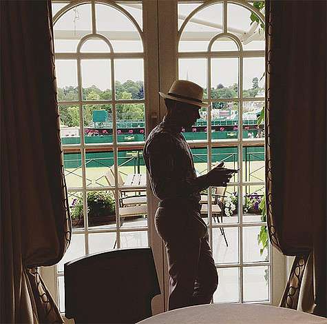 Льюис Хэмилтон пропустил финальный матч между Ноавком Джоковичем и Роджером Федерером из-за нарушенного дресс-кода. Фото: Instagram.com/lewishamilton.