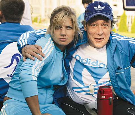 В фильме «Любовь в большом городе» Настя сыграла спортсменку Алису, а Михаил Ефремов — ее грозного тренера. Но за кадром их общение куда более приятное. В фильме «Любовь в большом городе» Настя сыграла спортсменку Алису, а Михаил Ефремов — ее грозного тренера. Но за кадром их общение куда более приятное.