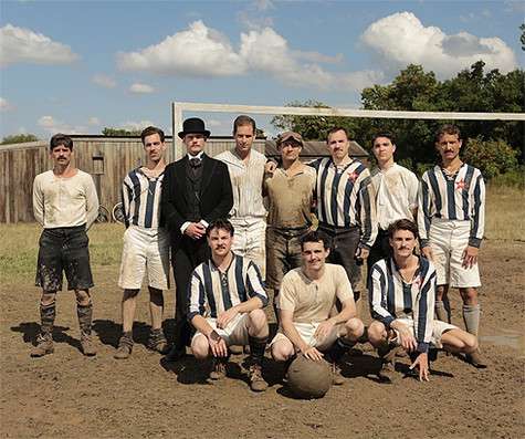 Сюжет фильма разворачивается на протяжении столетия и прославляет игру, которая стала олицетворением надежды, силы духа и единства. Фото: материалы пресс-служб.