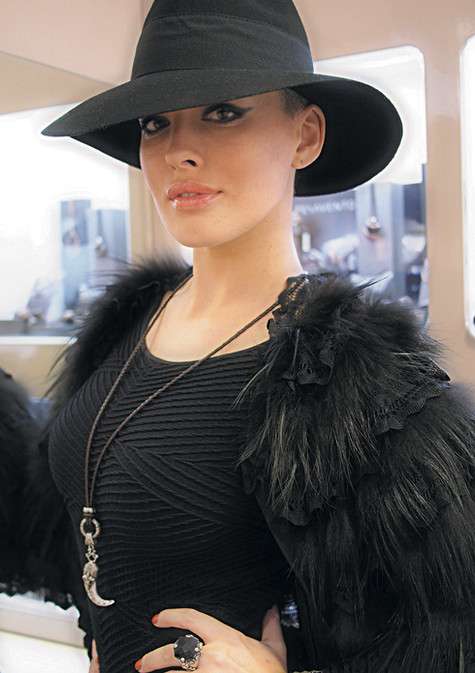 Даша Астафьева в шляпке. Фото: Геннадий Авраменко.