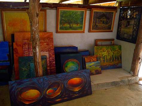 Многие экспонаты можно купить сразу же здесь, на месте.