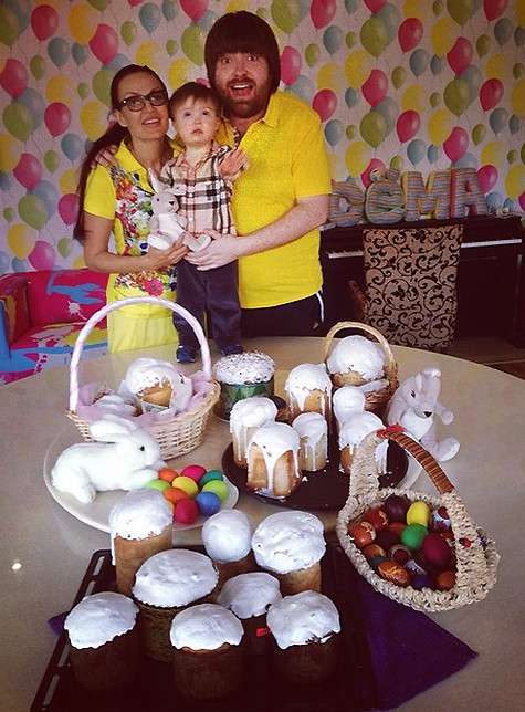 Эвелина Бледанс с мужем и сыном. Фото: Instagram.com.