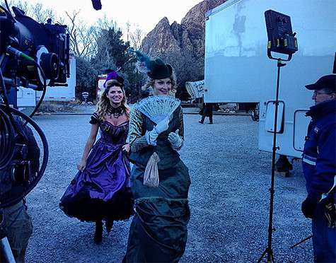 Анастасия Задорожная и Светлана Ходченкова на съемках фильма Любовь в большом городе-3. Фото: Instagram.com.