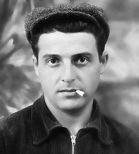 Когда Танич отправил свои стихи в «Литературную газету», Булат Окуджава отметил его талант и посоветовал перебираться в Москву. Он не знал, что репрессированному поэту нельзя приближаться к столице. Фото: личный архив Лидии Козловой-Танич.