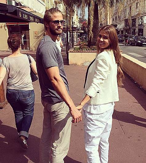 «Наконец-то я дома, с любимым и в надежных руках!», - подписала Боня этот снимок. Фото: Instagram.com/victoriabonya.