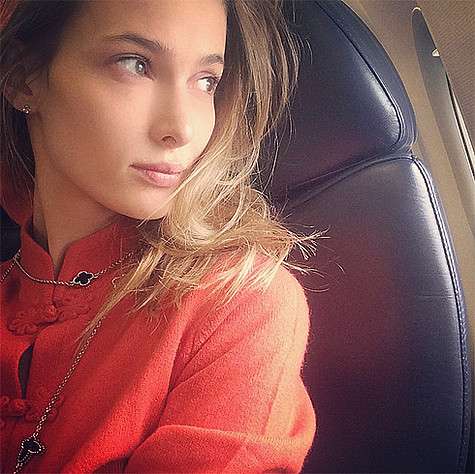 «Что бы ни происходило во внешнем мире, я чувствую свое назначение в том, чтобы сохранить мир и покой в семье». Фото: Instagram.com/artistkaivanova.