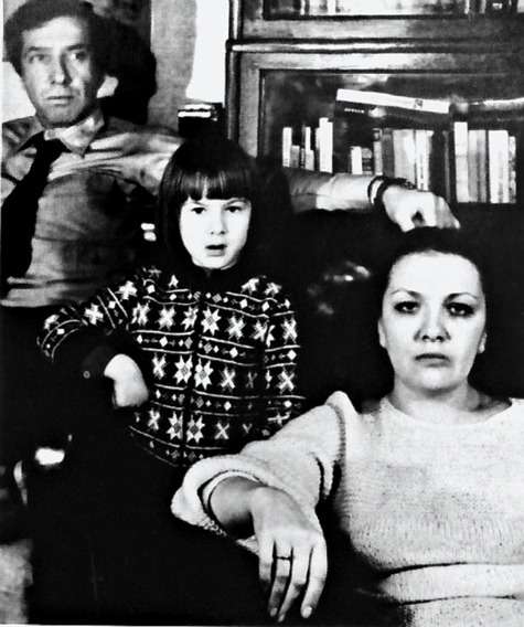 Родители часто брали дочку с собой в театр – МХАТ имени Чехова, поскольку оставить ее было не с кем. Фото из личного архива Дарьи Юрской.