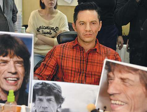 Чтобы Мик Джаггер получился более точным, гримерам необходимы несколько его фотографий в разных ракурсах... Фото: Руслан Рощупкин.