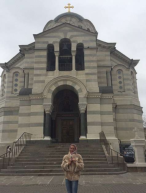 Во время этой поездки в Крым Волочкова успела посетить монастырь Шулдан. Фото: Instagram.com/volochkova_art.