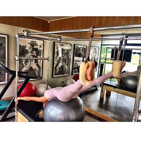 Певица очень усердно занимается в спортивном зале и регулярно сообщает о своих достижениях. Фото: социальные сети