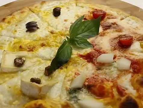 Пицца «4 сыра». Фото: материалы пресс-служб.