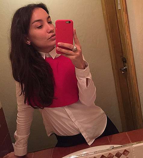 Виктория Дайнеко похвасталась iPhone 6. Фото: Instagram.com.